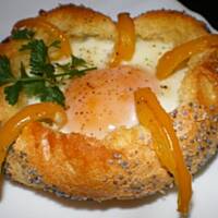 Bułeczki zapiekane z jajkiem