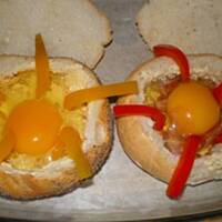 Bułeczki zapiekane z jajkiem