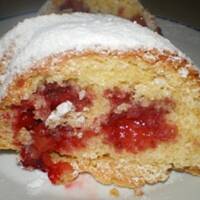 Ekspresowa babka z truskawkami