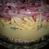 Warstwowa sałatka z rzodkiewką