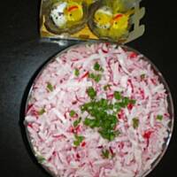 Warstwowa sałatka z rzodkiewką