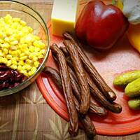 Sałatka z kabanosem