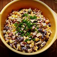 Sałatka z kabanosem