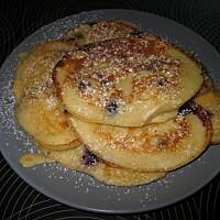 Jogurtowe racuchy z jagodami