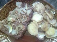 Fot. dzowa, Karkówka pieczona z ziemniakami