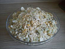 Fot. ezelka, Sałatka z ogórkowych zupek chinek