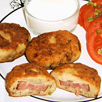 Kotleciki ziemniaczane z kiełbasą wg M&Ł