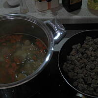 Zupa serowa z mięsem.