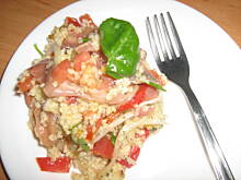 Fot. Aishka, Aromatyczna sałatka z kaszy jaglanej i szynki szwarcwaldzkiej