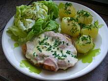 Fot. niebieska-różyczka, Kotlet drobiowy serowo-szynkowy ze szczypiorkiem