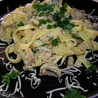 Tagliatelle z pieczarkami i mięsem