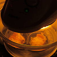 Pieczone jajka z szynką, pyszne śniadanko