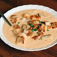 Piankowa i kremowa zupa serowa