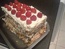 Fot. nadia, Ciasto francuskie z masą i  z truskawkami