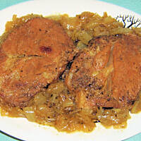 Pieczona karkówka w cebuli i jabłku wg M&Ł