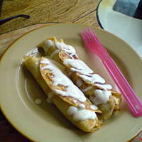 Naleśniki z zapiekanymi bananami i sosem waniliowym