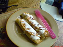 Fot. Fiddle, Naleśniki z zapiekanymi bananami i sosem waniliowym