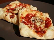 Fot. kasiul_a, "Mini Pizze" z ciasta francuskiego z serowymi brzegami kasiuli