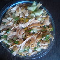 sałatka z makaronem