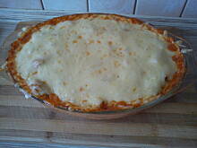 Fot. ezelka, Zapiekanka z placków ziemniaczanych z sosem pomidorowo-serowym