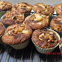 Muffinki jabłkowe z orzechowo-cynamonowa posypka