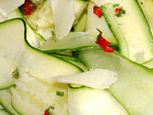 Fot. katy12, Sałatka z cukinii i ogórków w miętowym sosie