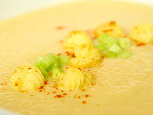 Fot. Wkn, Zupa kalafiorowa z groszkiem ziemniaczanym