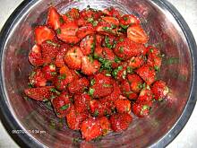 Fot. brownsuger, Truskawki z miętą