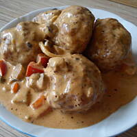 Pulpeciki w sosie paprykowo-pieczarkowo-serowym