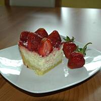 Serowa krajanka z truskawkami