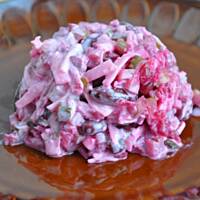 Prosta różowa sałatka