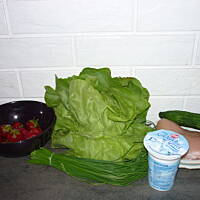 Lekka sałatka z kurczakiem i truskawkami!