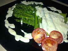 Fot. MARTECZK@, szparagi z sosem z sera roquefort