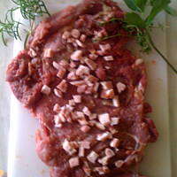 Noga indycza nabita kasza gryczana z grzybami i orzechami