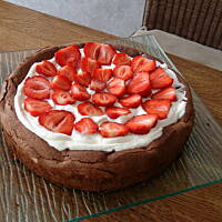 Czekoladowa chmura z truskawkami