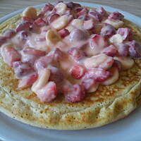 Omlet z truskawkami, bananami i jeszcze z czymś