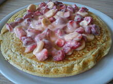 Fot. ezelka, Omlet z truskawkami, bananami i jeszcze z czymś