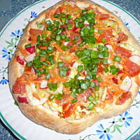 Surówka z kawałkami kurczaka w kuli