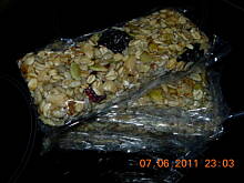 Fot. Satina, Zbożowe batony z suszonymi owocami