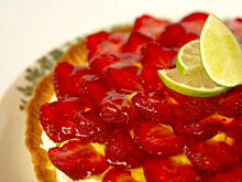 Fot. Wkn, Tarta mascarpone z wanilią i truskawkami