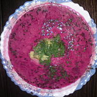 Barszcz czerwony z młodych warzyw