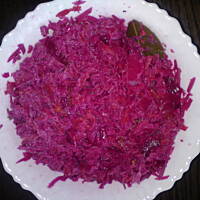 Barszcz czerwony z młodych warzyw