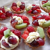 Tartaletki z kremem i owocami