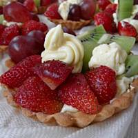 Tartaletki z kremem i owocami