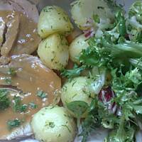 zapiekana polędwica z młodymi ziemniaczkami