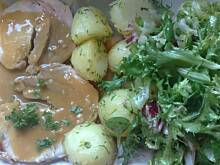 Fot. pasztecik, zapiekana polędwica z młodymi ziemniaczkami