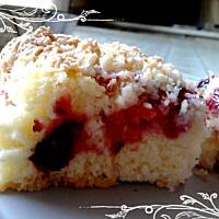 Ciasto jogurtowe z letnimi owocami