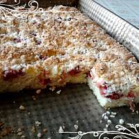 Ciasto jogurtowe z letnimi owocami