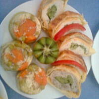 Faszerowana rolada drobiowa w cieście francuskim