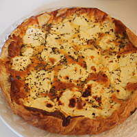 Tarta z cukini i koziego sera